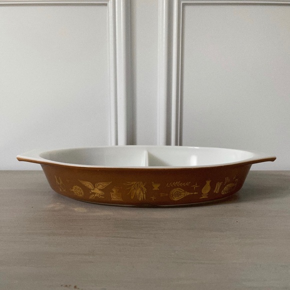 🌟VINTAGE🌟 Pyrex Early American Heritage Divided Dish Ovenware 1.5 Qt. (No Lid) - Picture 1 of 4